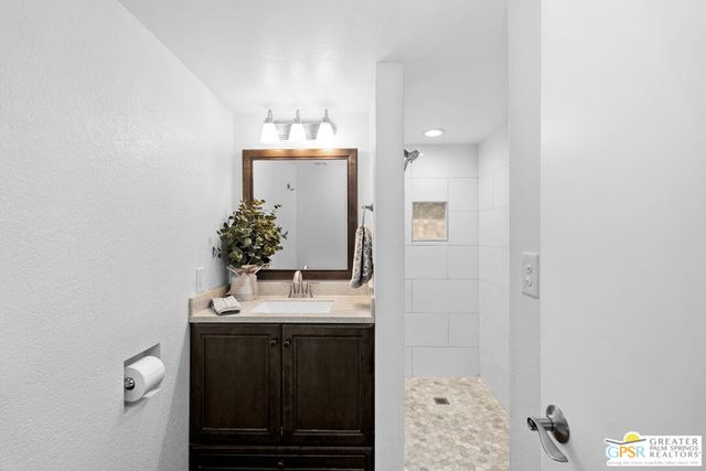 5300 E Waverly Drive H11, Palm Springs, CA 92264