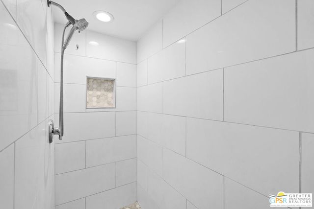 5300 E Waverly Drive H11, Palm Springs, CA 92264