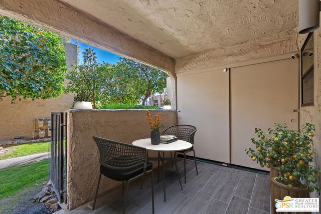 5300 E Waverly Drive H11, Palm Springs, CA 92264