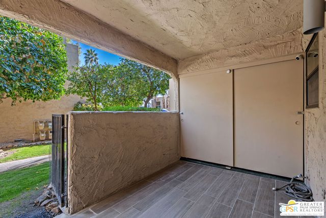 5300 E Waverly Drive H11, Palm Springs, CA 92264