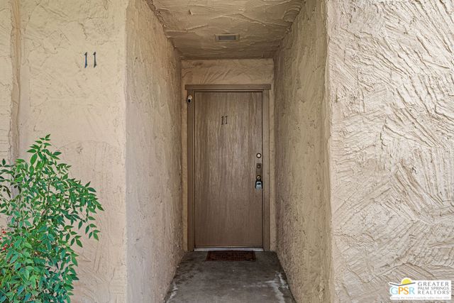 5300 E Waverly Drive H11, Palm Springs, CA 92264