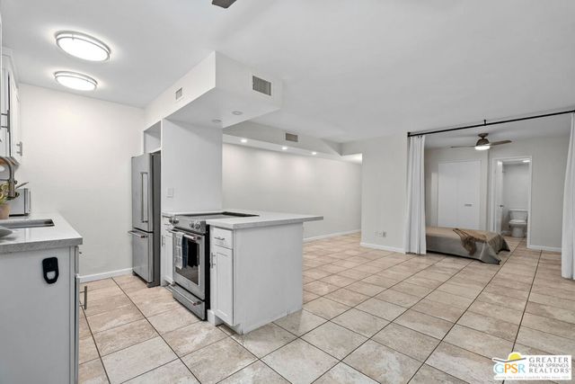 5300 E Waverly Drive H11, Palm Springs, CA 92264