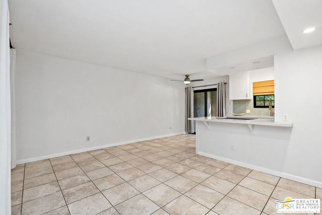 5300 E Waverly Drive H11, Palm Springs, CA 92264