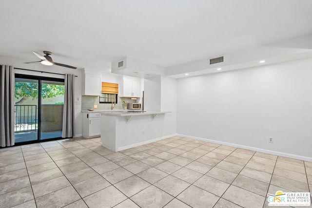 5300 E Waverly Drive H11, Palm Springs, CA 92264