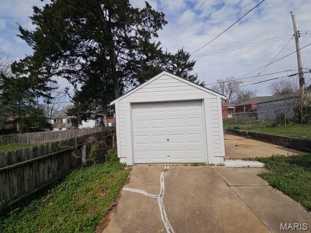 8917 Lucerne Court, St Louis, MO 63136