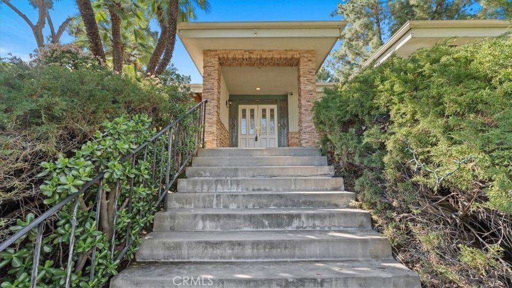 Image 2 of property listing at 2503 San Andres, Claremont, CA 91711