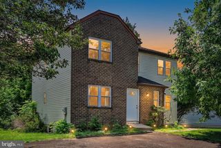 242 SHIRLEY DR, Harleysville, PA 19438