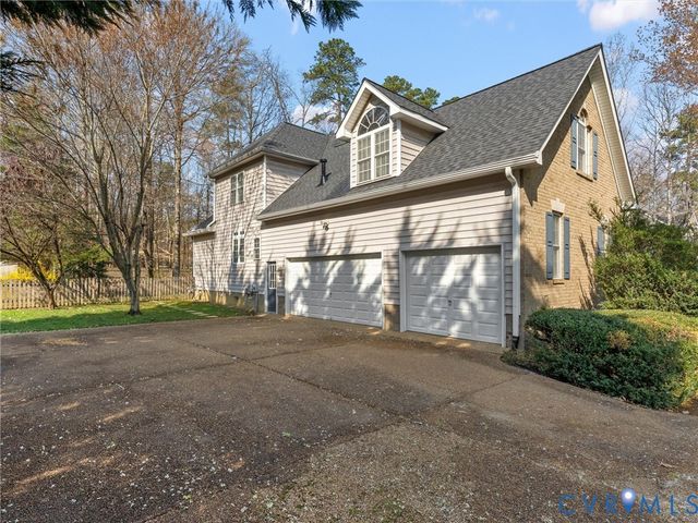 3306 Kings Farm Dr, Midlothian, VA 23113