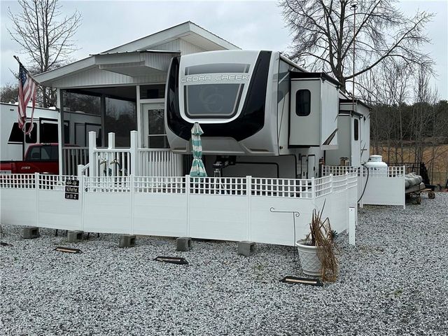 142 Putt Putt Lane, New London, NC 28127