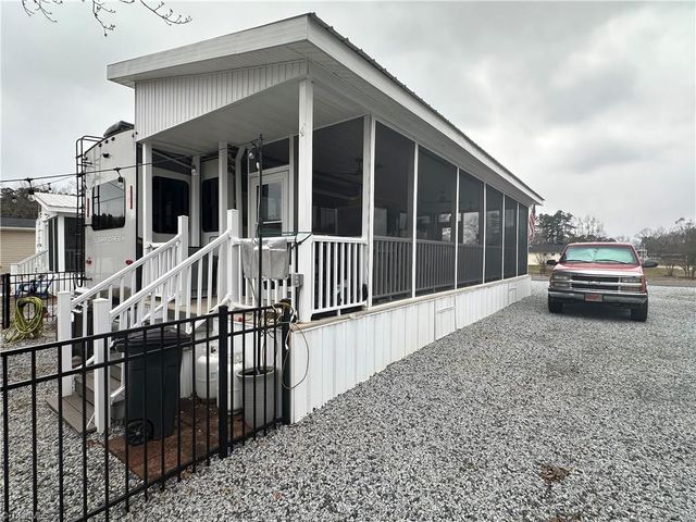 142 Putt Putt Lane, New London, NC 28127