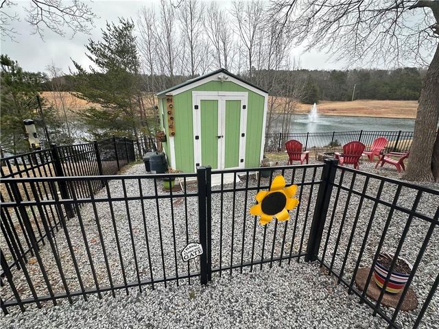 142 Putt Putt Lane, New London, NC 28127