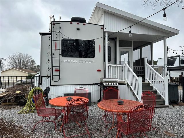 142 Putt Putt Lane, New London, NC 28127