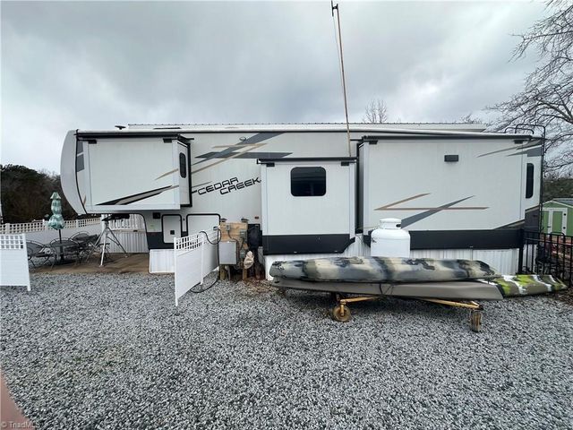 142 Putt Putt Lane, New London, NC 28127