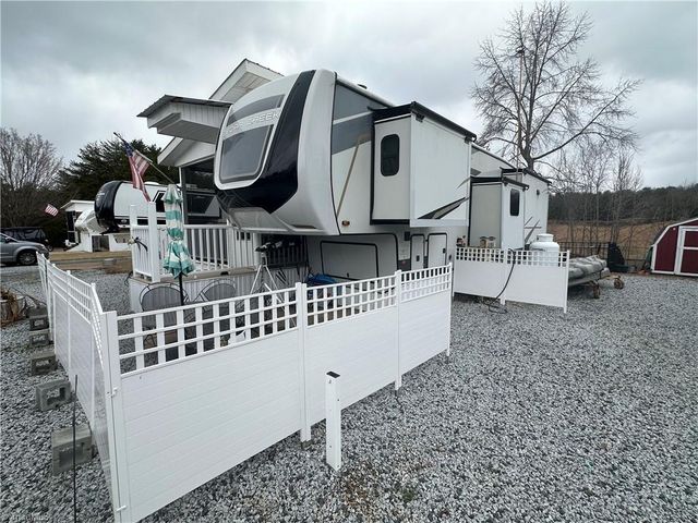 142 Putt Putt Lane, New London, NC 28127