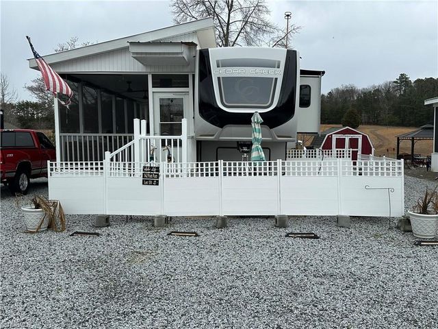 142 Putt Putt Lane, New London, NC 28127