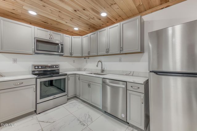 438 Hartshaw Drive, Greeneville, TN 37743