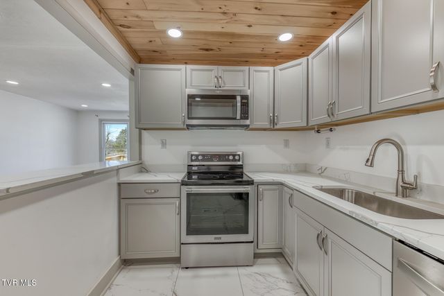 438 Hartshaw Drive, Greeneville, TN 37743