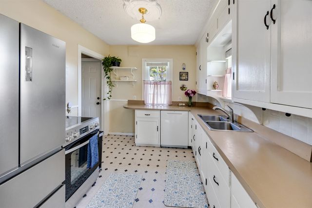 1127 E Gordon Ave, Spokane, WA 99207