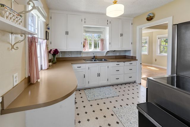 1127 E Gordon Ave, Spokane, WA 99207