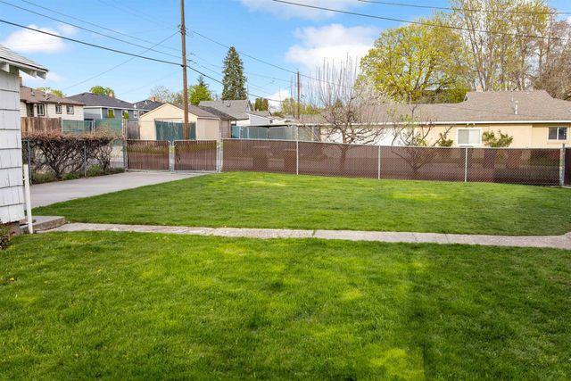 1127 E Gordon Ave, Spokane, WA 99207