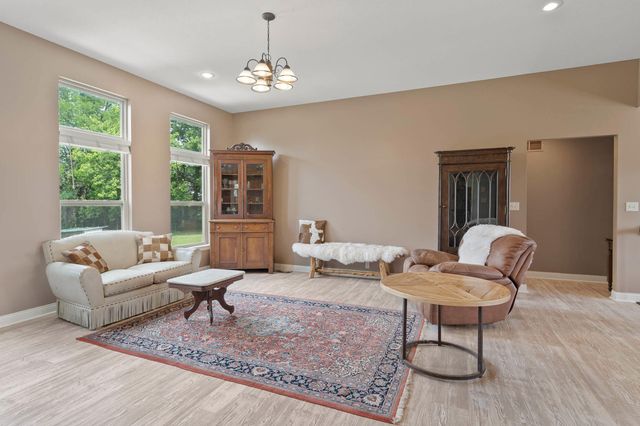 3360 STATE ROUTE O, Columbia, MO 65203