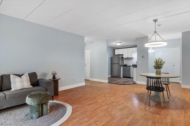 65 Commons Dr 210, Shrewsbury, MA 01545