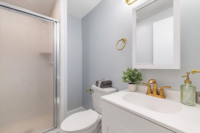 65 Commons Dr 210, Shrewsbury, MA 01545