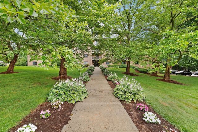 65 Commons Dr 210, Shrewsbury, MA 01545