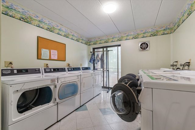 65 Commons Dr 210, Shrewsbury, MA 01545