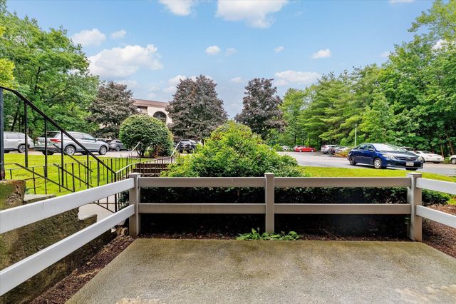 65 Commons Dr 210, Shrewsbury, MA 01545