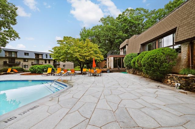 65 Commons Dr 210, Shrewsbury, MA 01545