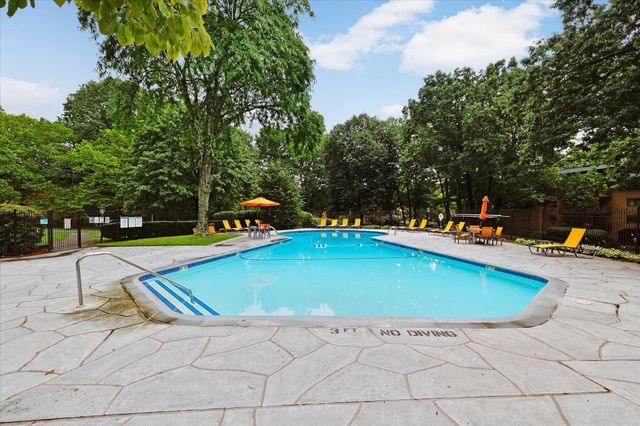 65 Commons Dr 210, Shrewsbury, MA 01545