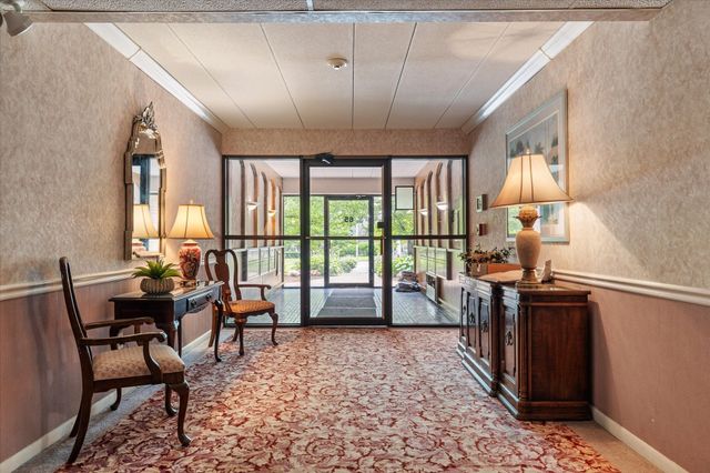 65 Commons Dr 210, Shrewsbury, MA 01545