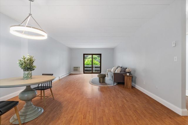 65 Commons Dr 210, Shrewsbury, MA 01545