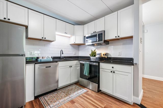 65 Commons Dr 210, Shrewsbury, MA 01545