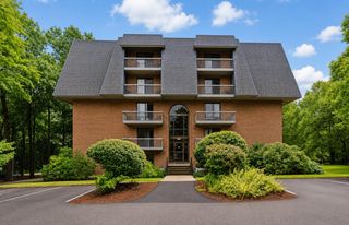 65 Commons Dr 210, Shrewsbury, MA 01545