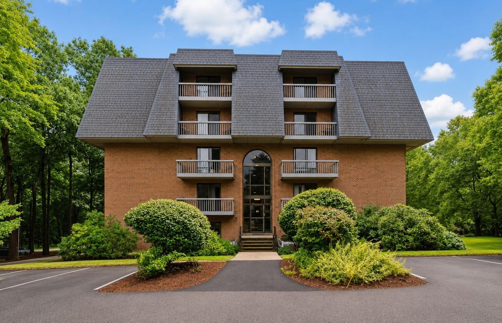 65 Commons Dr 210, Shrewsbury, MA 01545