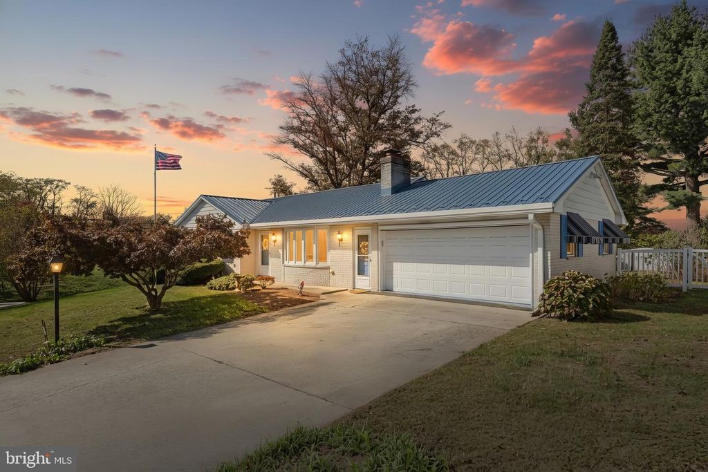 2179 BON AIRE DR, York, PA 17408