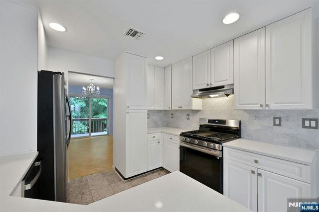 91 Lakeview Drive, Old Tappan, NJ 07675