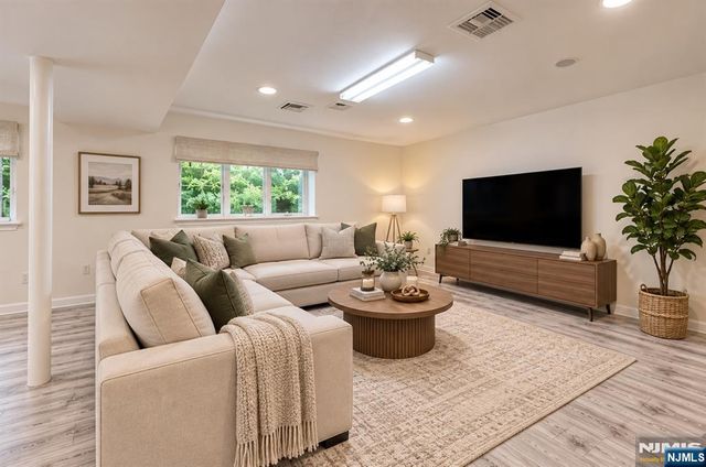 91 Lakeview Drive, Old Tappan, NJ 07675