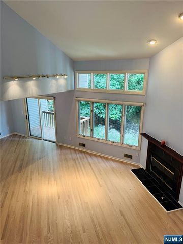 91 Lakeview Drive, Old Tappan, NJ 07675