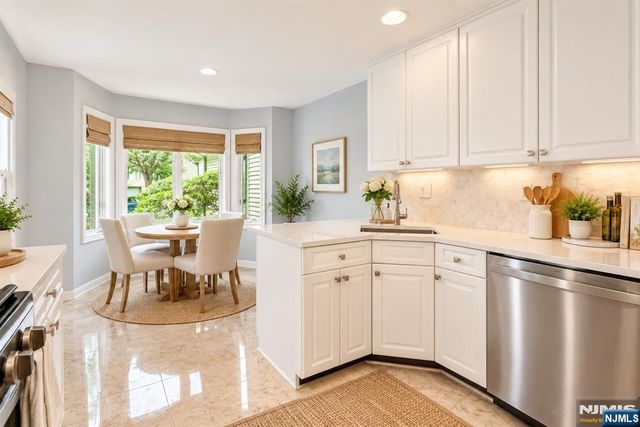91 Lakeview Drive, Old Tappan, NJ 07675