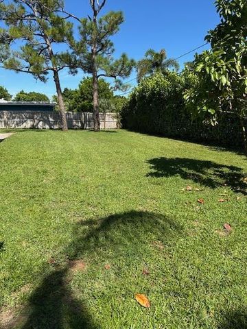 4570 Barrett Street, Delray Beach, FL 33445