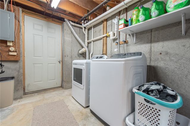 54 Kristee Circle, West Warwick, RI 02893