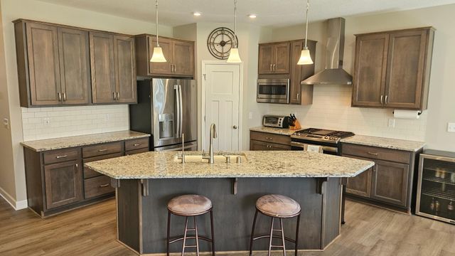 9591 James Circle N, Lake Elmo, MN 55042