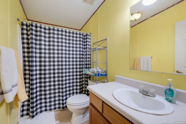 104 kickapoo, Seguin, TX 78155