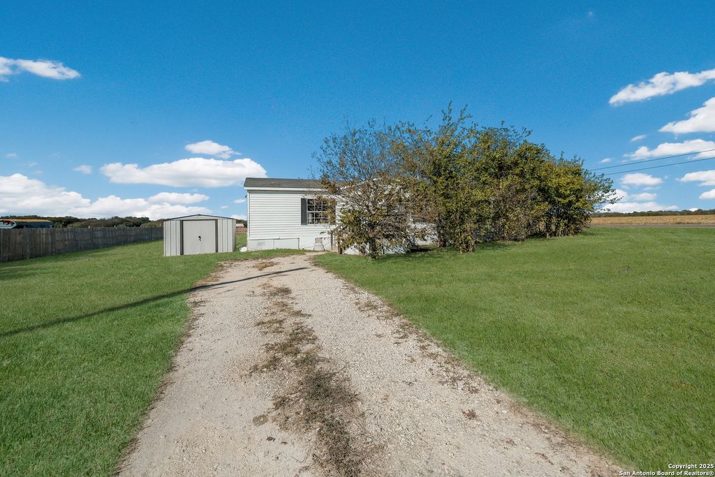 104 kickapoo, Seguin, TX 78155