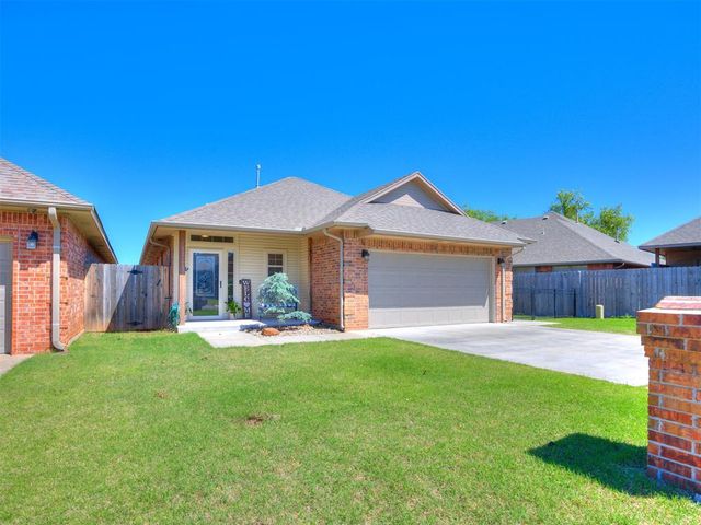 1112 Golden Leaf Drive, Moore, OK 73160