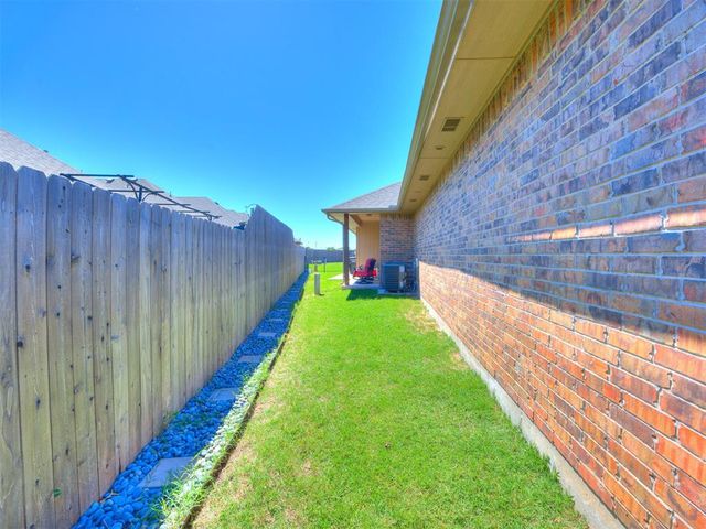 1112 Golden Leaf Drive, Moore, OK 73160