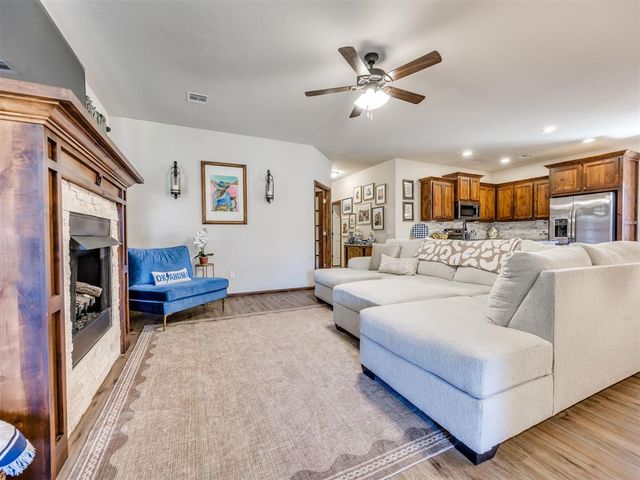 1112 Golden Leaf Drive, Moore, OK 73160